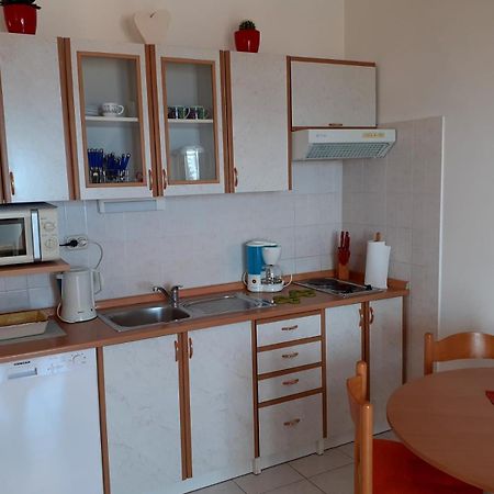 Apartments Borovina Бол Екстер'єр фото