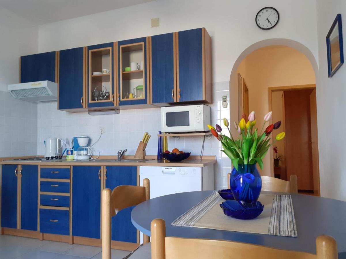 Apartments Borovina Бол Екстер'єр фото