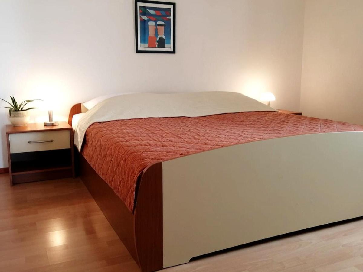 Apartments Borovina Бол Екстер'єр фото