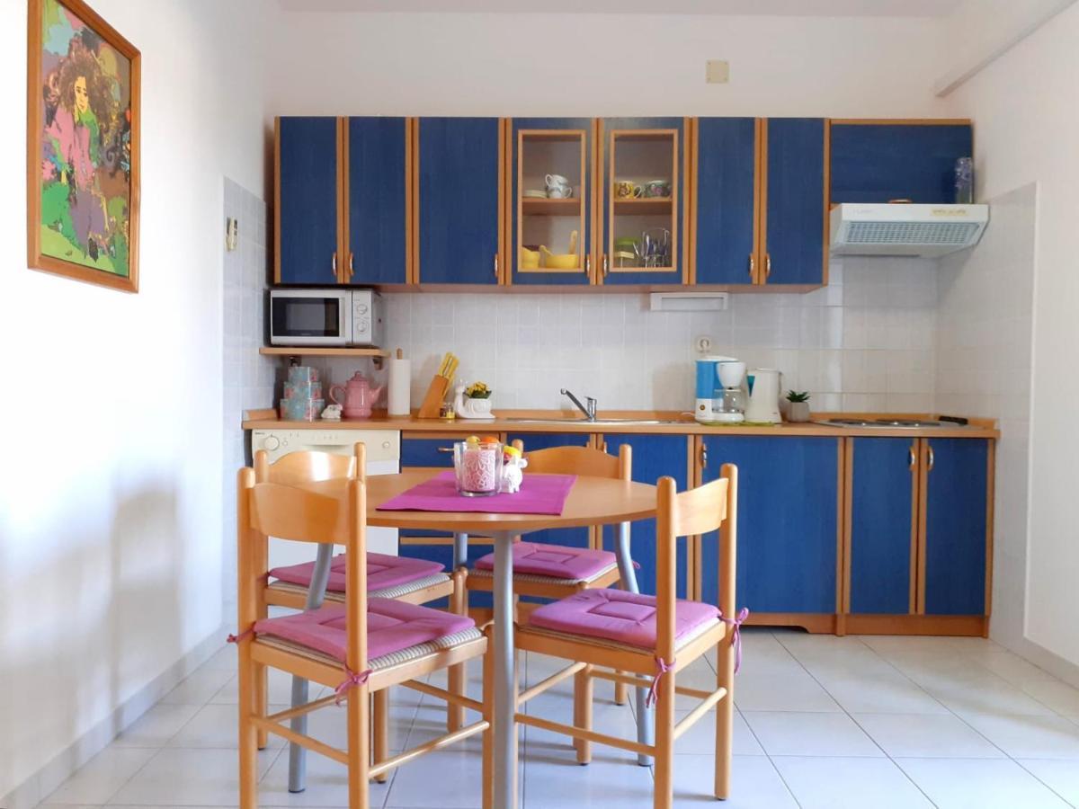 Apartments Borovina Бол Екстер'єр фото