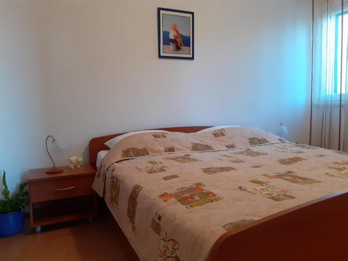 Apartments Borovina Бол Екстер'єр фото