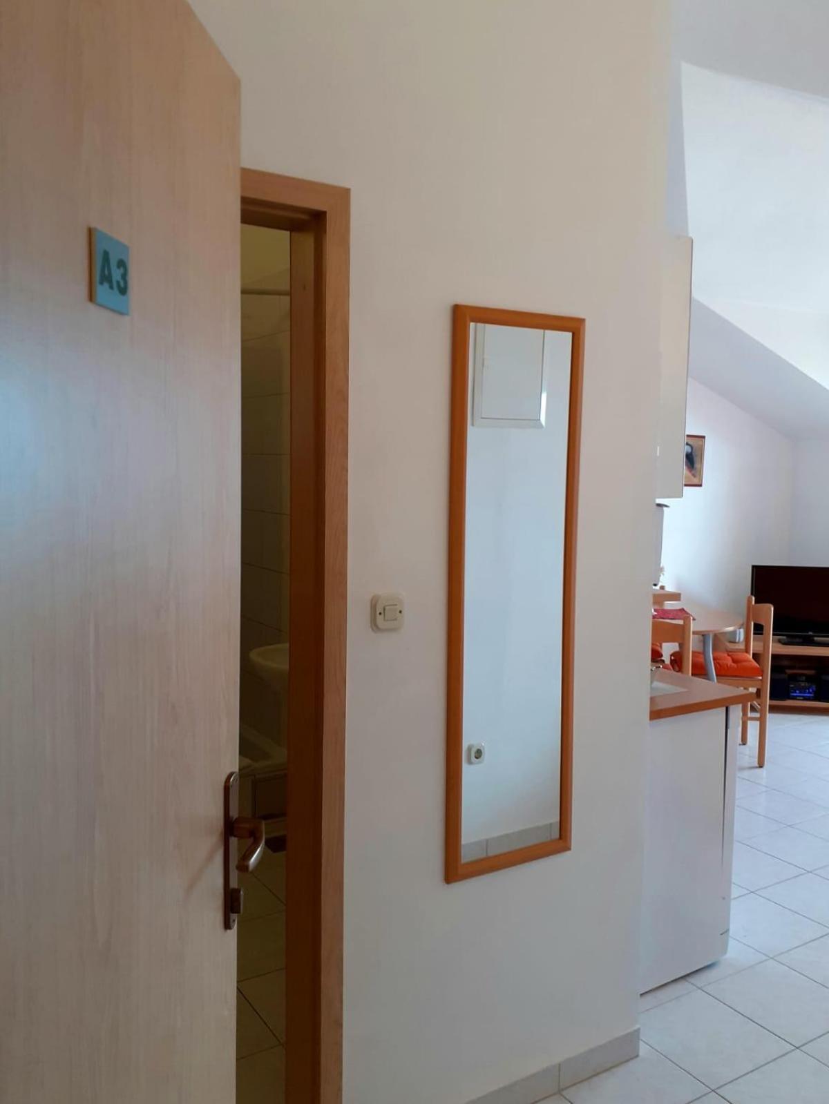 Apartments Borovina Бол Номер фото